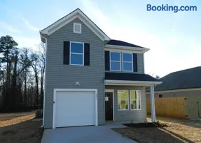Entire home in Statesville, NC - Image 1
