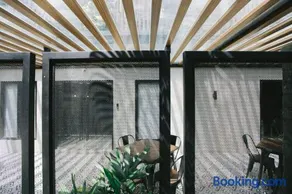 10 Oxford Residences - Image 1