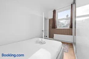 2 Bed Hale Home Free Parking Pet Friendly - Image 5