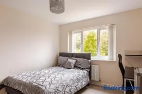 Large Double Room & Private EnSuite Bathroom, Badbury Park, Swindon, Near Great Western Hospital - Image 2