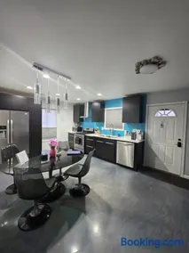 Modern/Retro Condo - Image 4