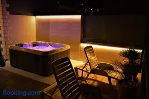 Sea View Apartments with jaccuzzi - Image 3