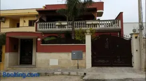Holiday House - Image 1