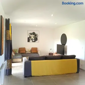 La villa des Mûriers très spacieuse de 1 à 8 voyageurs avec lit bb dans un environnement calme dans les coteaux - Image 3