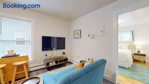 Sunny Riverside Apt Near MIT, Harvard & Red Line - Image 2