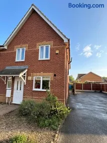 5 Bedrooms Luxurious Home in Derby City Centre ,Darley Abbey FREE PARKING - Image 2