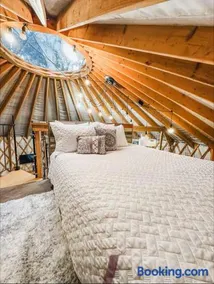 Simply Serenity Yurt- Magical Getaway w/ Hot Tub - Image 2