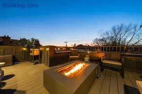Rooftop Patio, Hot Tub and Games City Escape - Image 1
