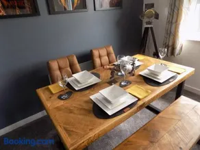 2 Bedroom Luxury City Centre Apt - Image 4
