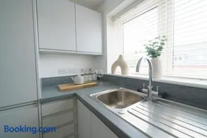 Riverside Haven in Woodbridge - Image 5