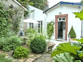 Gîte de Charme au Cœur de Blois avec Jardin Privé, Garage et Équipements Modernes - FR-1-491-425 - Image 1