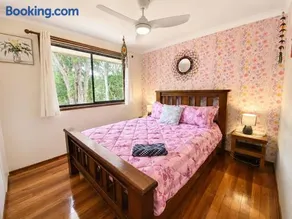 Camellia Hideaway - Image 3
