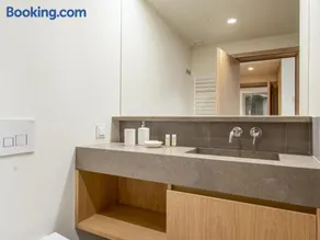 Liberdade Superb Apt with AC Elevator Garage - Image 4