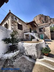 Leos Traditional Holiday House - Image 2