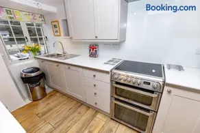 New - Pink cottage, Noss Mayo sleeps 7 - Image 5