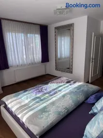 Bright & Cozy Apartment - Image 3