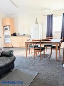 Hilltop Riverview Retreat - Image 2