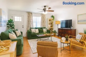 3 Bedroom - Sleeps 10 - The Lagniappe Escape - Image 2