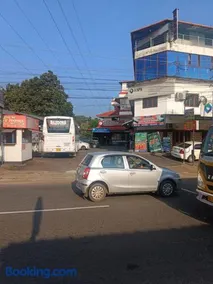 Edayattu Arcade Golden Tourist Home - Image 4
