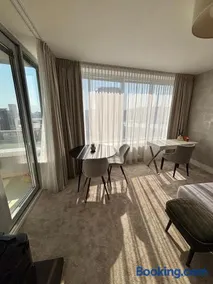 Fancy City View Apartment - Image 3