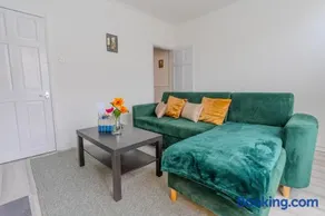 The Medway Hub Contractors & Families Welcome -Sleeps 6 - Pool Table - Image 4