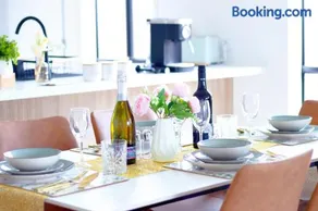 Spacious 5BR Home for Family & Group in Logan Reserve, 30min to Gold Coast - Image 1