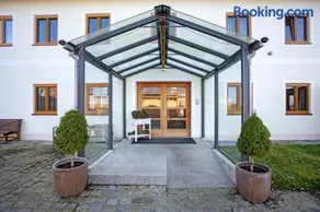 Haus am Hof - Image 1