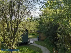 Hut In The Glade, Shepherds Hut with Hot Tub - Image 5
