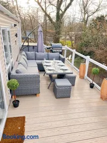 Jasmine Corner - entertainment passes included - message for longer stays - Image 1