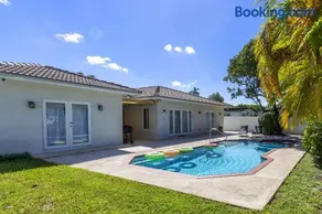 Casa Bora Bora - Fun in Miami - Big Pool - Fit 12 - Image 1