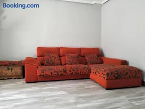 Apartment with separate entrance and private parking - Image 3