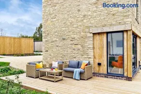 Lakeside property with spa access on a nature reserve Sunbird Cottage BV20 - Image 2