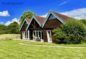 House on the Brooks Self catering Holiday let South Downs West Sussex Sleeps 14 - Image 2