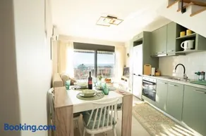 Rose & Dennis Luxury Apartment - Image 1
