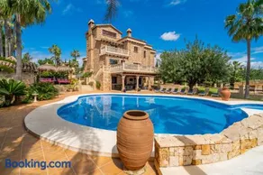 Cubo's Villa Los Dos Reyes - Image 1