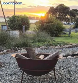 The Boathouse, a place to unwind & explore - Image 5
