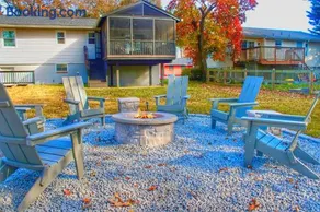 4BR House Mins to Downtown Annapolis with Firepit, Basement Bar, & Sleeps 12 - Image 1