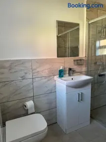 Newly built studio apartment - Image 5