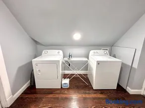 Spacious Yale 2BR with Full Kitchen & WiFi - Image 5