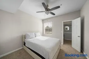 Houston Lakeside Living - Image 3