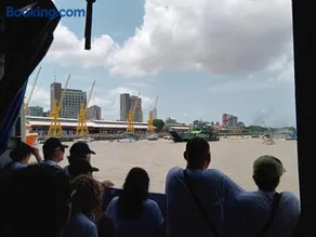 Alugo uma Suíte em apartamento Belém, Pará com sacada e vista panorâmica da cidade - Image 1