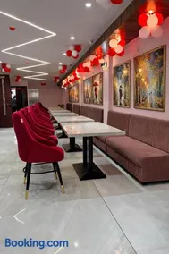 Ganga Inn By Double Tree - Image 2