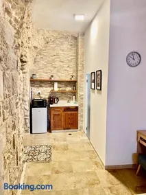 Christian Quarter Studio I - Image 4