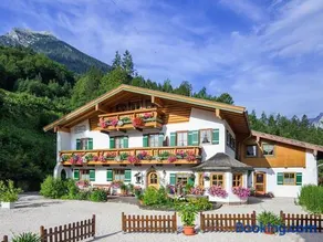 Appartement convivial et familial avec piscine chauffée, barbecue et terrasse | Vue piscine - Image 1