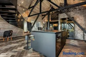 Black Diamond Chalet - Image 4