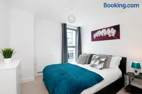 Redhill - Modern 1 Bedroom Apartment by Mobius Property - Image 4