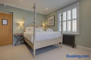 The Railway Hotel by Barefoot Retreats - Image 2