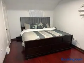 Cozy 3BR House with Garage - Image 3