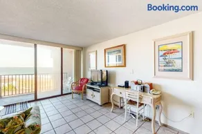Sea Colony 6th floor condo with shared gym basketball court with an partial ocean view - Image 2