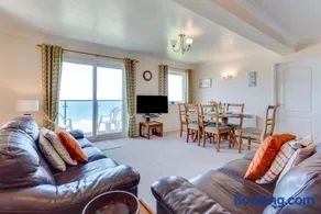 Flat 28 Clifton Court - Image 2
